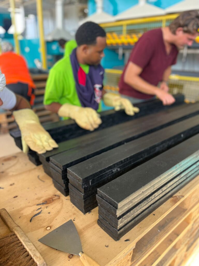 Konékt Bonaire producing Ekoduro Boards.